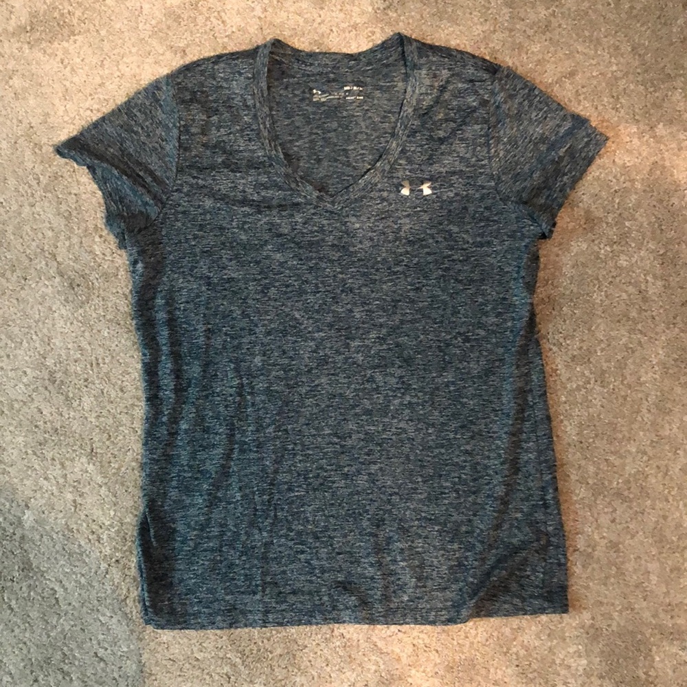 Womens Under Armour Size Medium athletic shirt